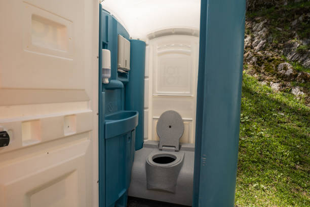 Best Portable restroom trailer rental  in Bedford, IA